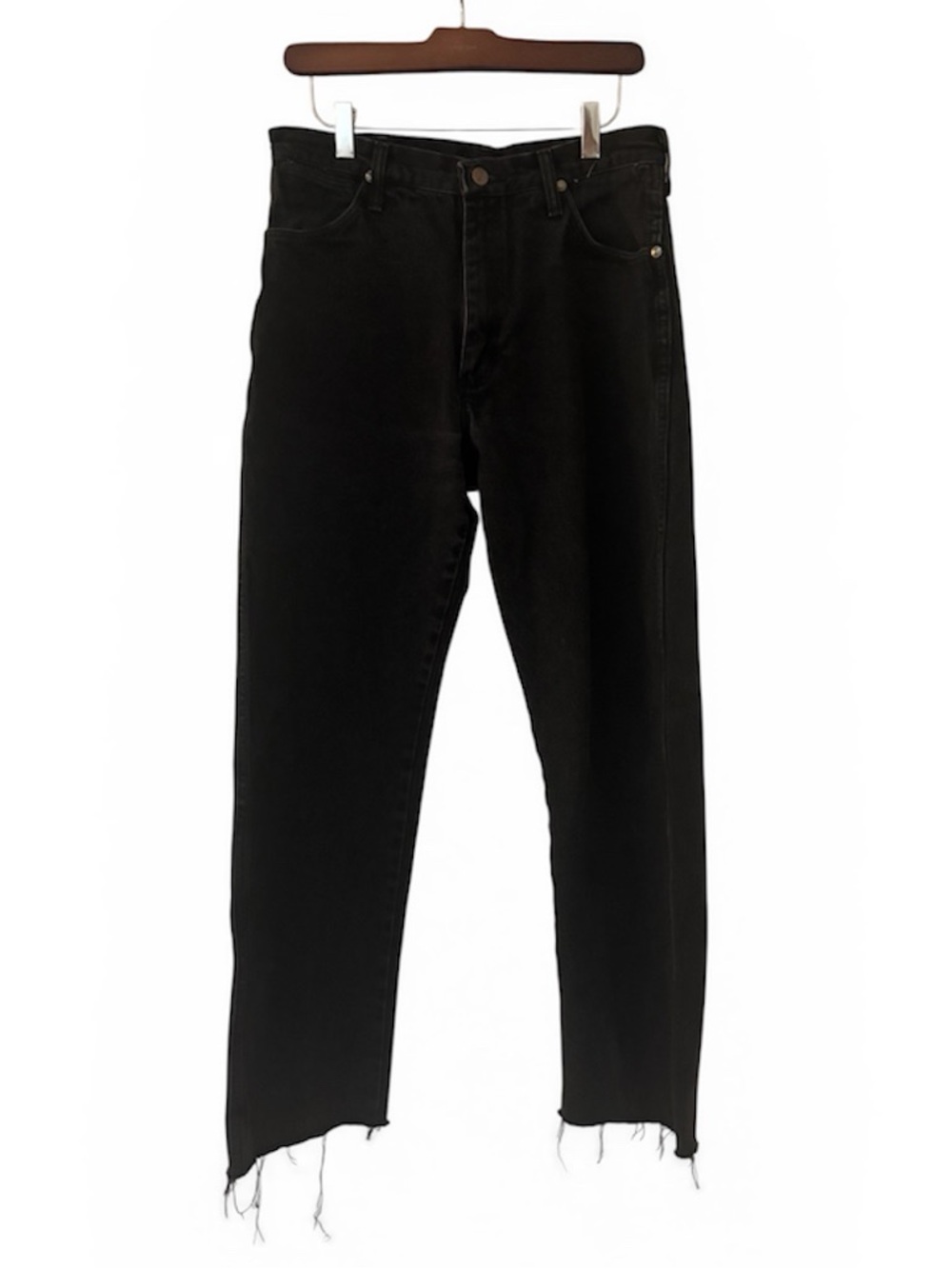 WRANGLER Men’s Black Slim Straight Jeans with Frayed Hem